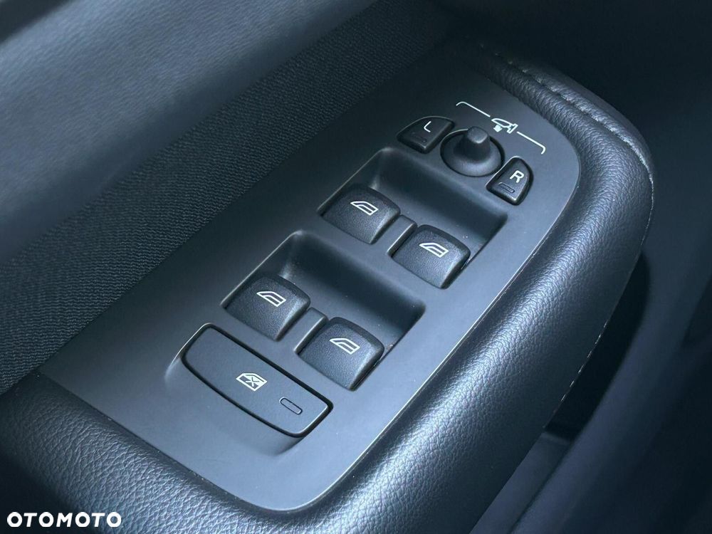Volvo XC 60 B4 B Momentum - 19