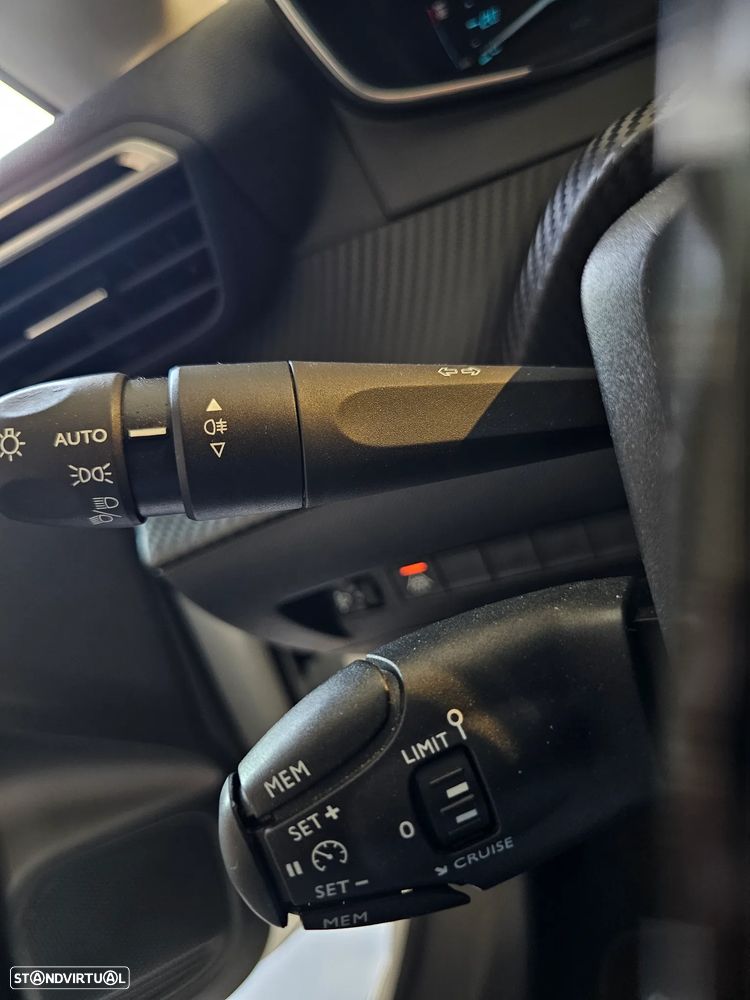 Peugeot e-208 Active - 27