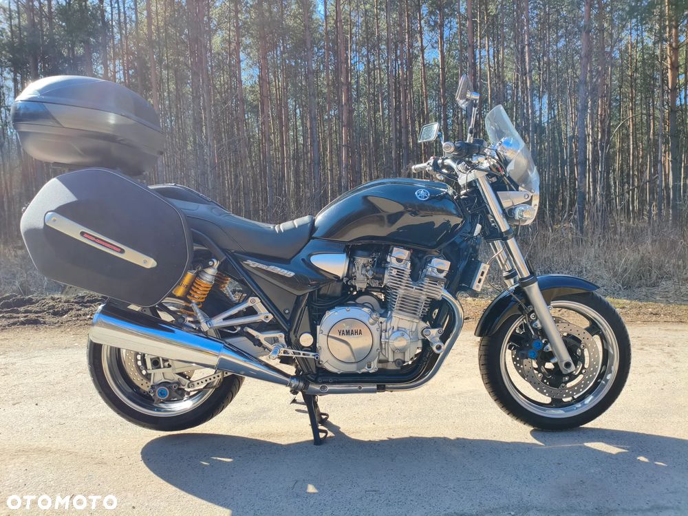 Yamaha XJR - 12
