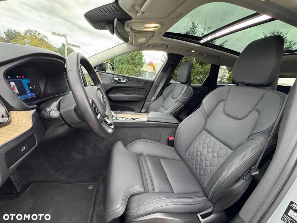Volvo XC 60 B5 AWD Plus Dark - 22