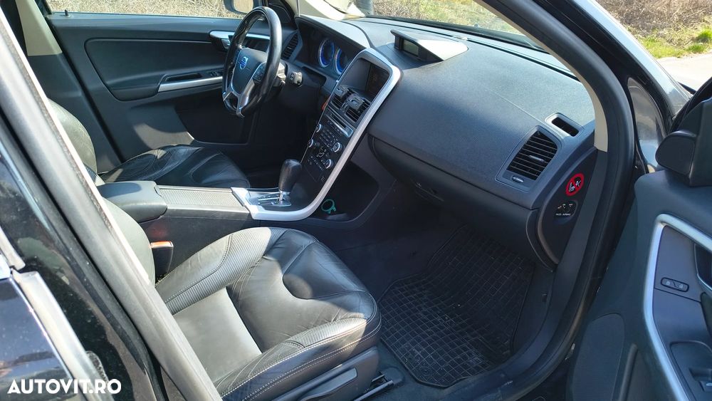 Volvo XC 60 D5 AWD Aut. RDesign - 11