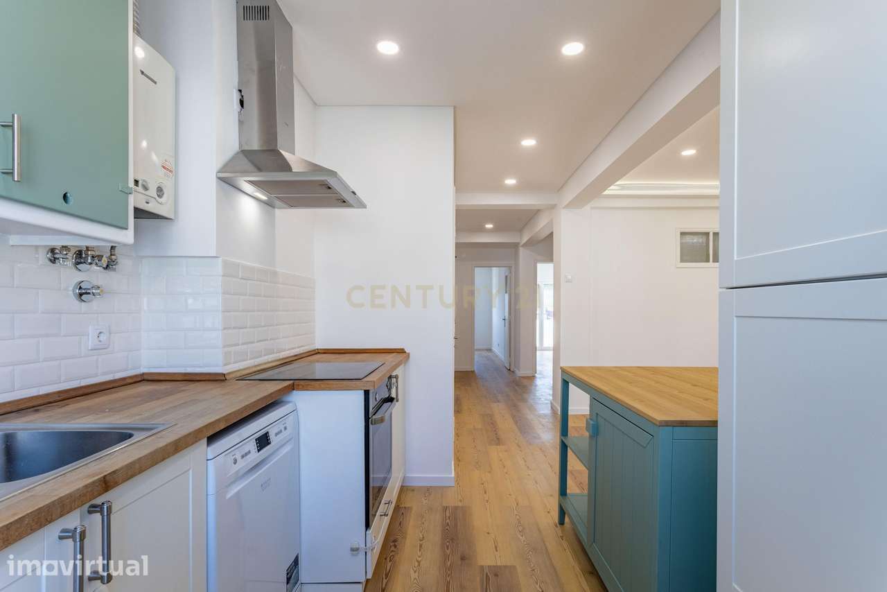 Apartamento T2 Totalmente Remodelado com Varanda para arrendar| São Do - Grande imagem: 2/23