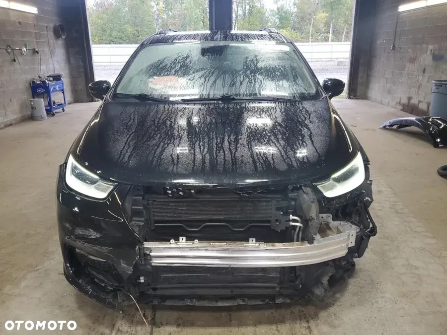 Chrysler Pacifica - 8