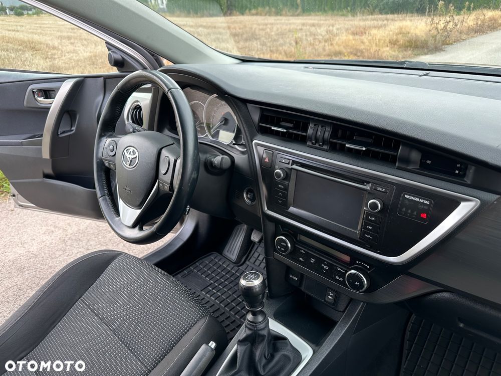 Toyota Auris 1.6 Premium - 18