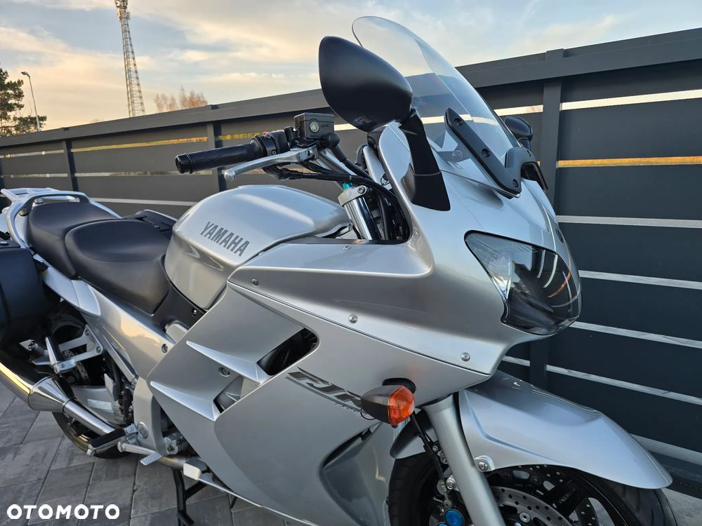 Yamaha FJR - 27