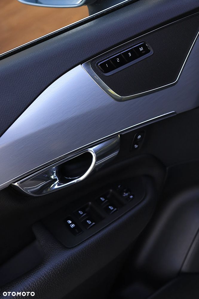 Volvo XC 90 T5 AWD Momentum - 17