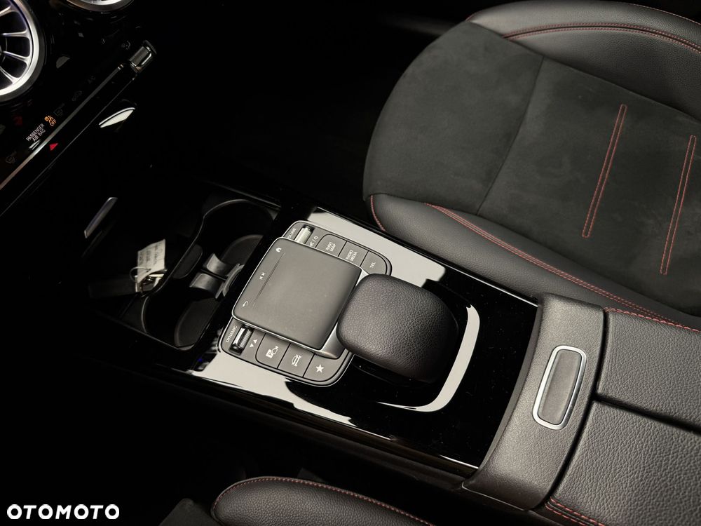 Mercedes-Benz CLA 200 AMG Line 7G-DCT - 26