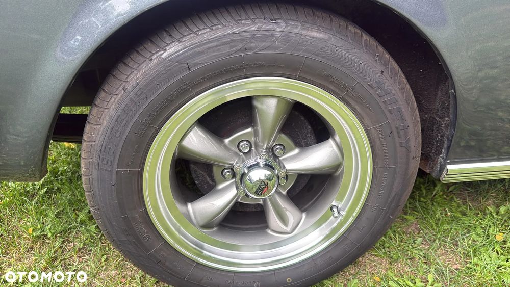 Ford Mustang - 25