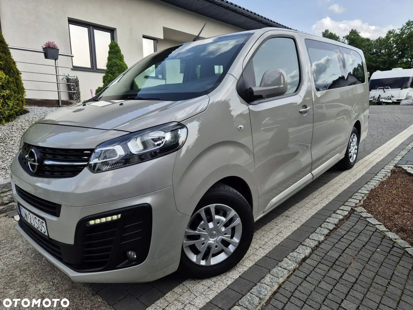 Opel Vivaro - 1