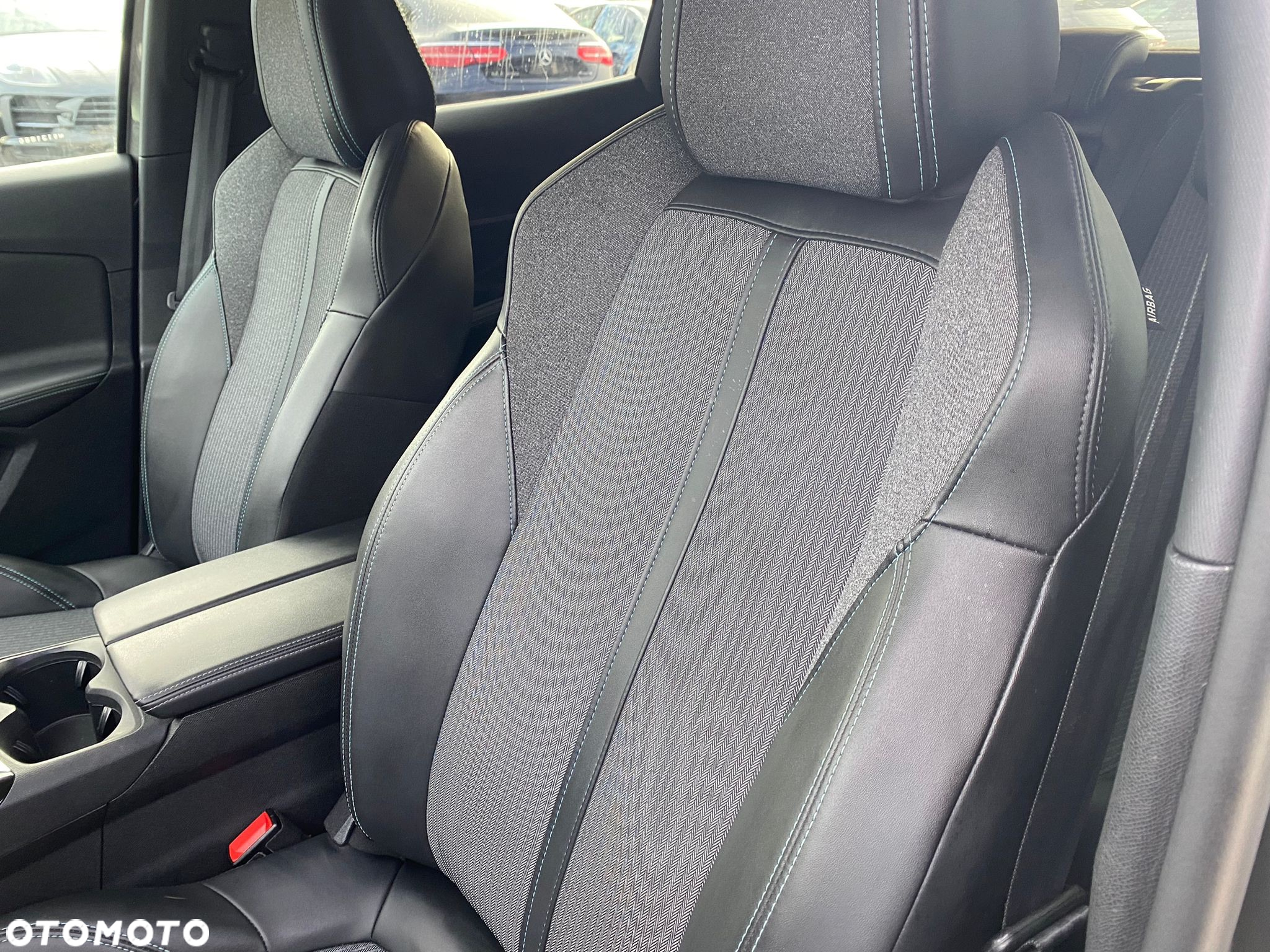 Peugeot 3008 1.5 BlueHDi Allure S&S - 19