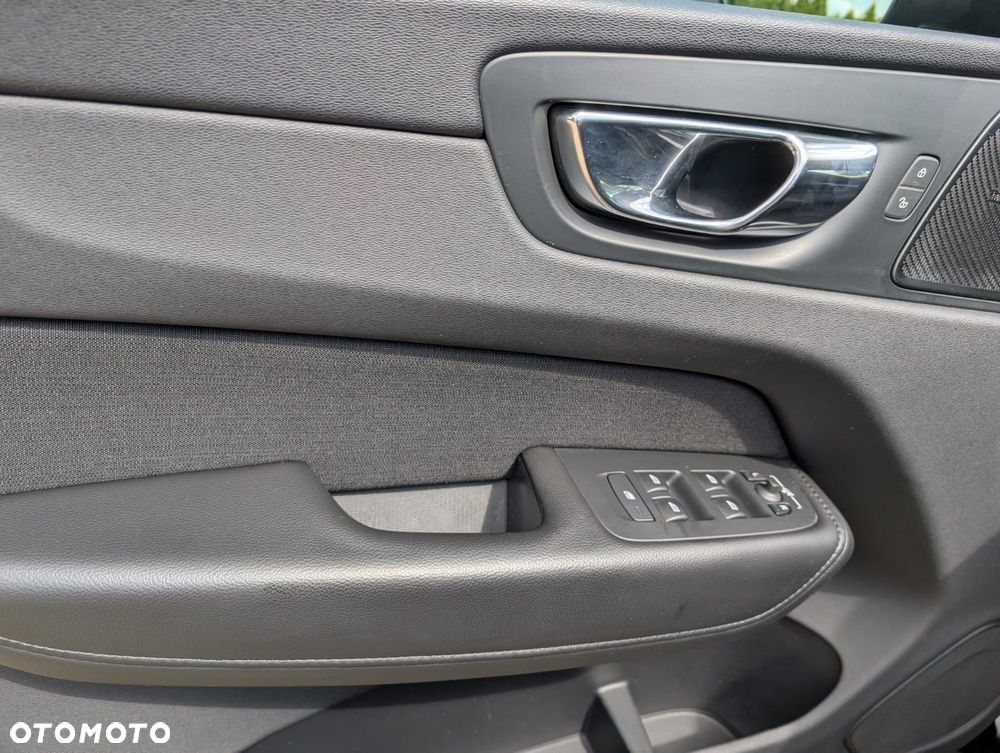 Volvo XC 60 D4 Momentum Pro - 16