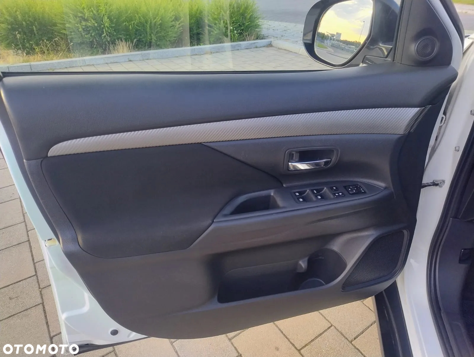 Mitsubishi Outlander 2.0 Intense 4WD CVT - 29
