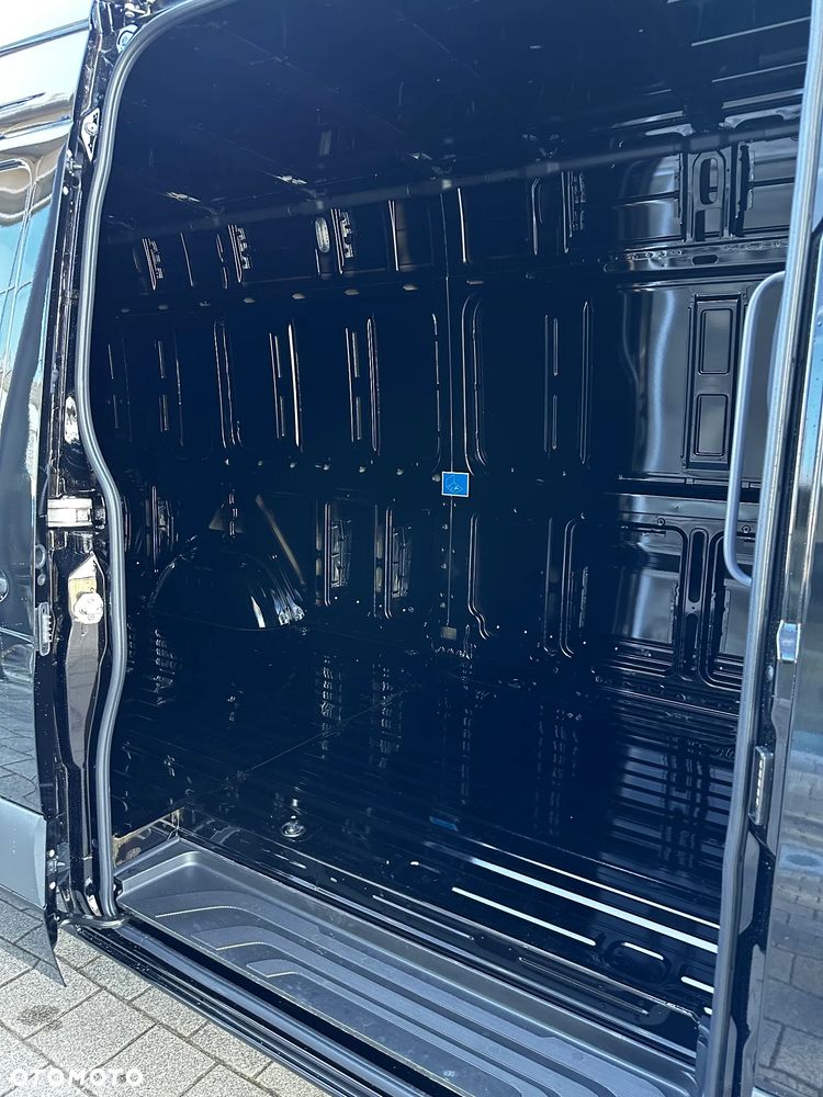 Mercedes-Benz Sprinter - 23