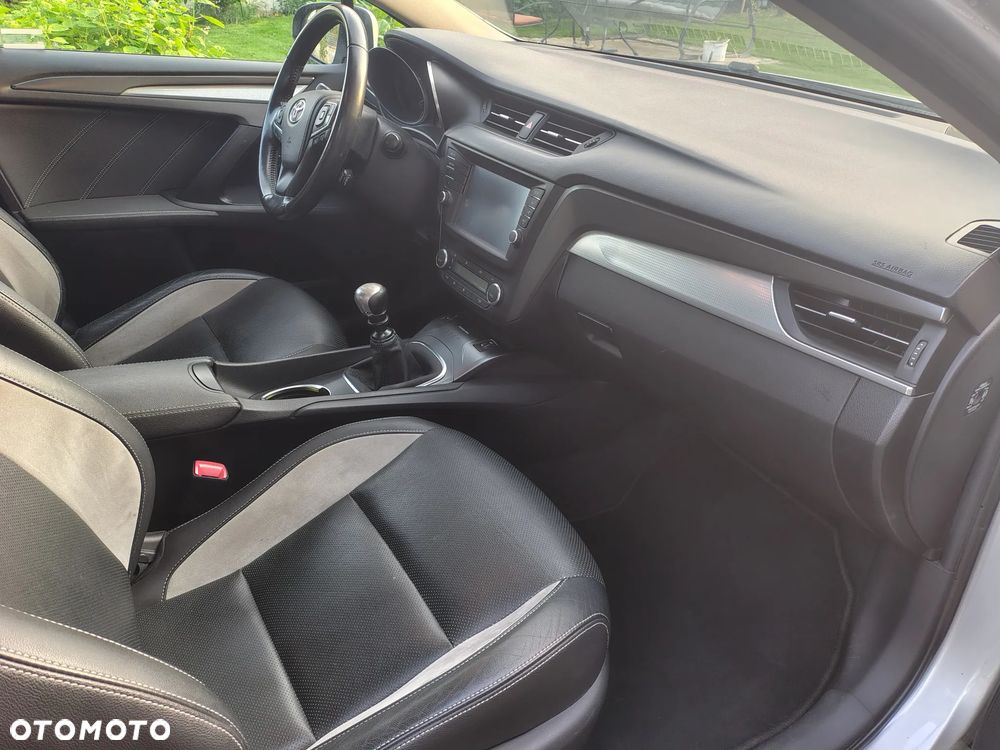 Toyota Avensis 2.0 D-4D Premium - 6