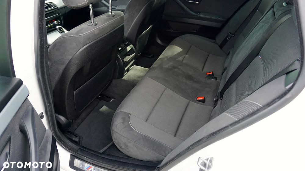 BMW Seria 5 525d xDrive Touring - 18