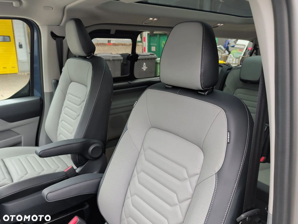 Ford Tourneo Custom - 11