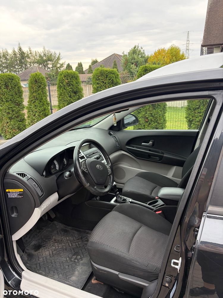Kia Ceed - 7