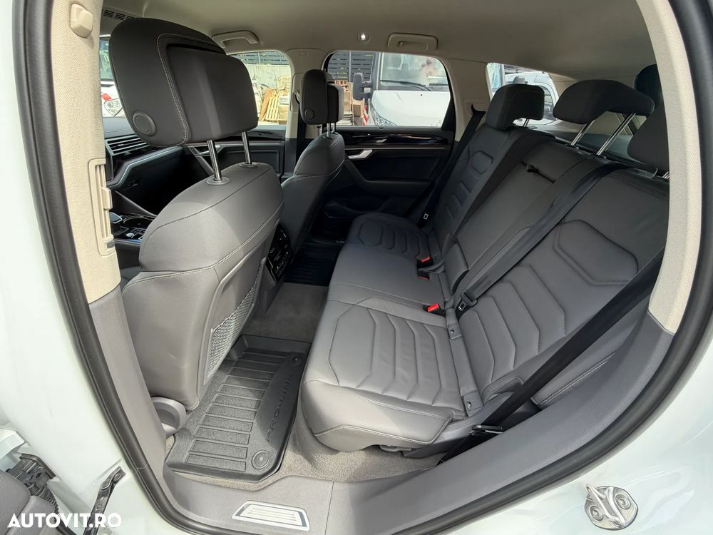 Volkswagen Touareg V6 TDI 4MOTION Elegance - 27