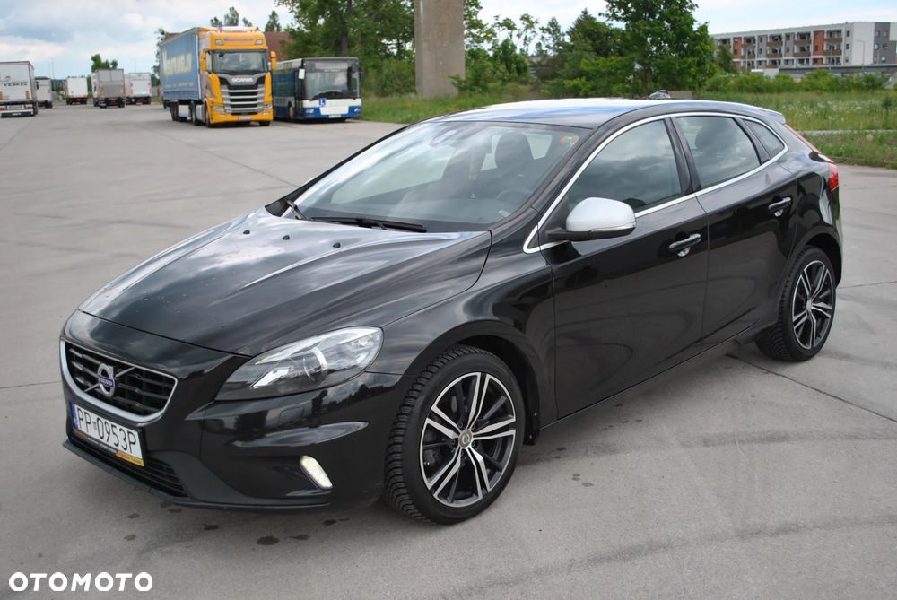Volvo V40 D2 Drive-E R-Design Momentum - 1