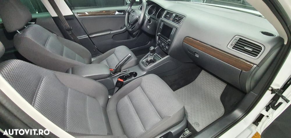 Volkswagen Jetta - 6