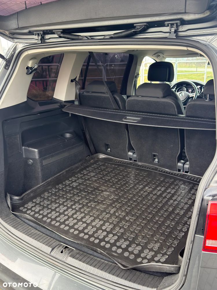 Volkswagen Touran - 20