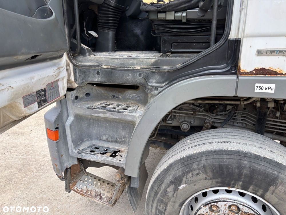 Versalift Actros 4141 8X4 + Putzmaister M24 - 26