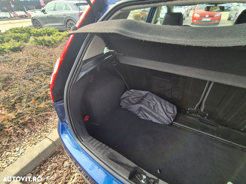 Ford Fiesta 1.3i Ambiente - 4