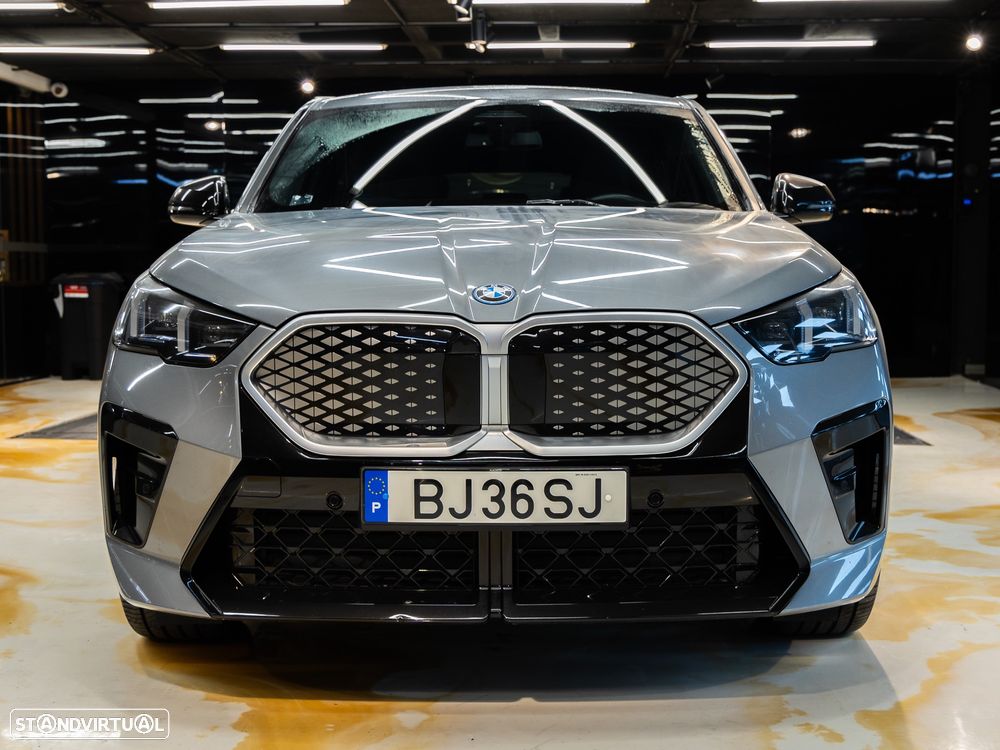 BMW iX2 eDrive20 Pack Desportivo M - 2