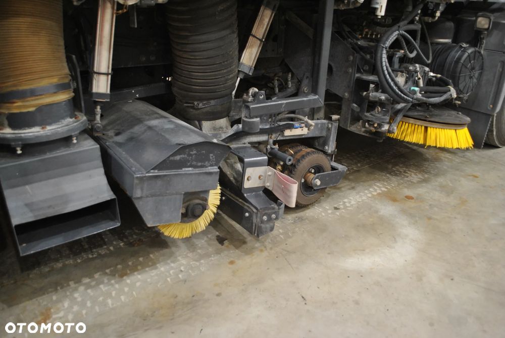 MAN TGM 18.240 Zamiatarka BEAM 8000 Szczotki L/R Karcher 2 Silniki - 24