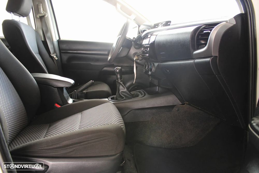 Toyota Hilux 2.4 D-4D 4X4 Cabine dupla - 10
