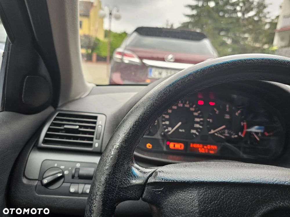 BMW Seria 3 318d - 4