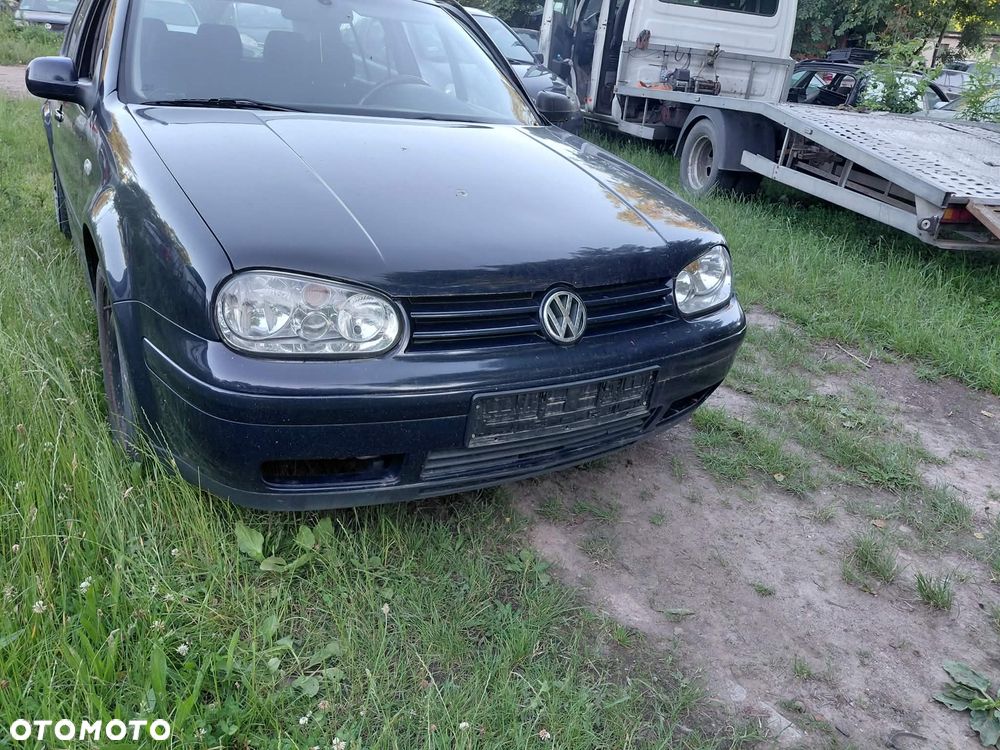 części VW VOLKSWAGEN GOLF IV 5 drzwi 1.8 20V turbo 1998r hatchback ZDERZAK PRZÓD LC5H - 1
