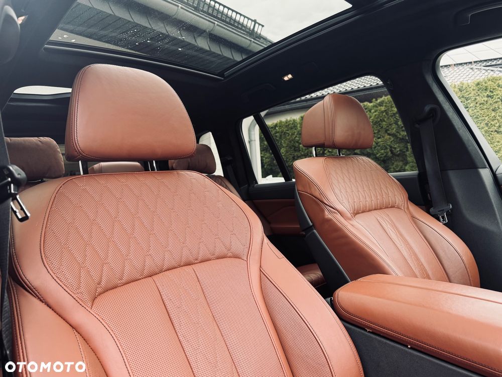 BMW X7 M50i sport - 22