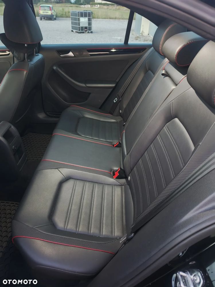Volkswagen Jetta - 10
