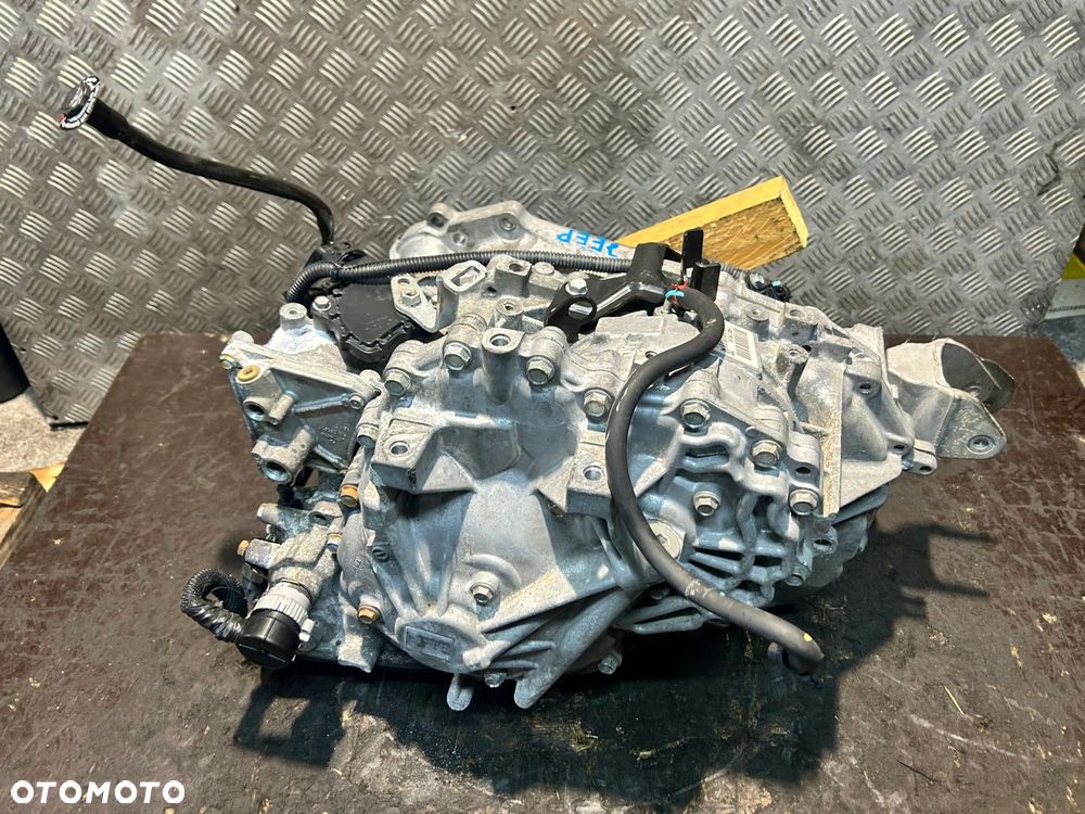 Jeep Compass I skrzynia biegów 2.4b P04872840A - 1