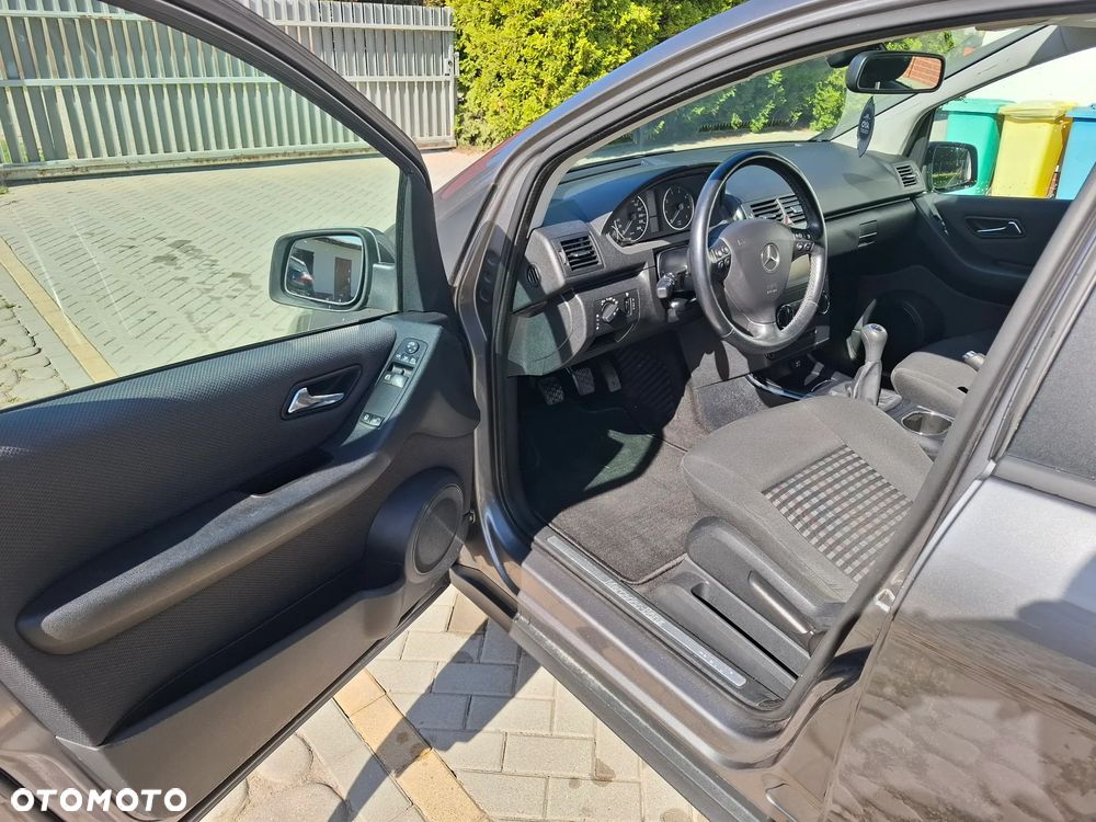 Mercedes-Benz Klasa A 180 BlueEfficiency - 11