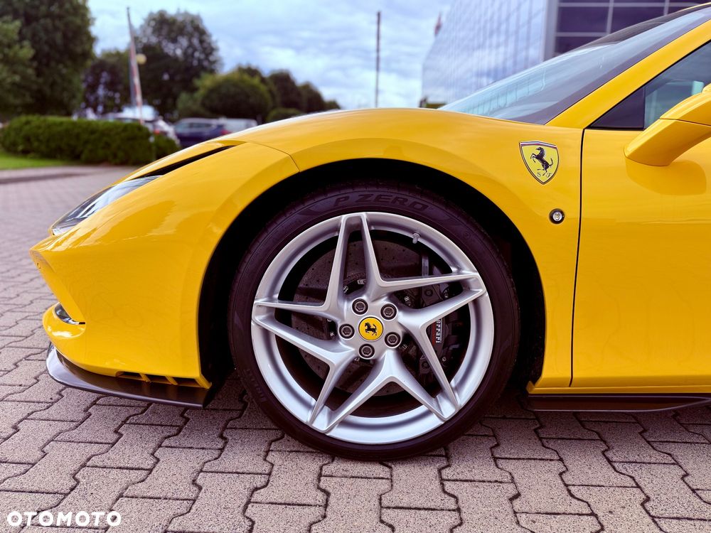 Ferrari F8 Spider - 11
