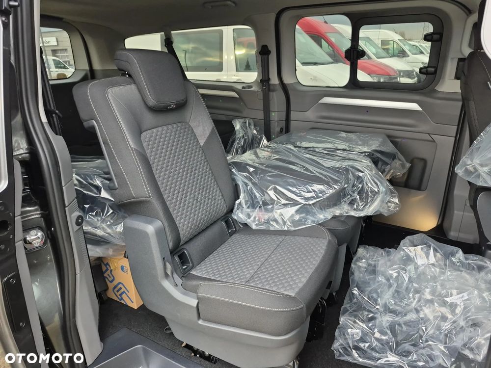 Volkswagen Caravelle - 11