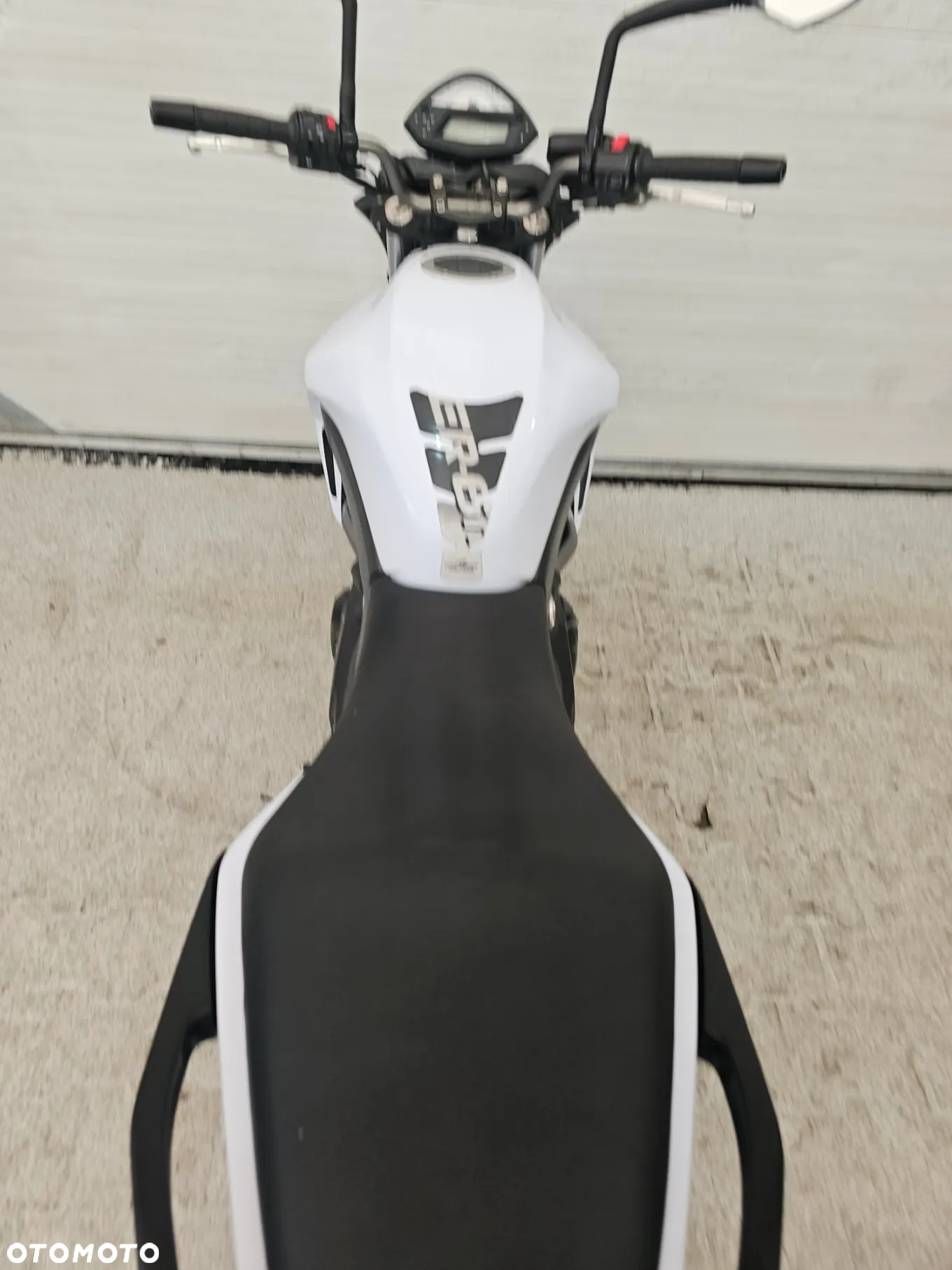 Kawasaki ER - 32
