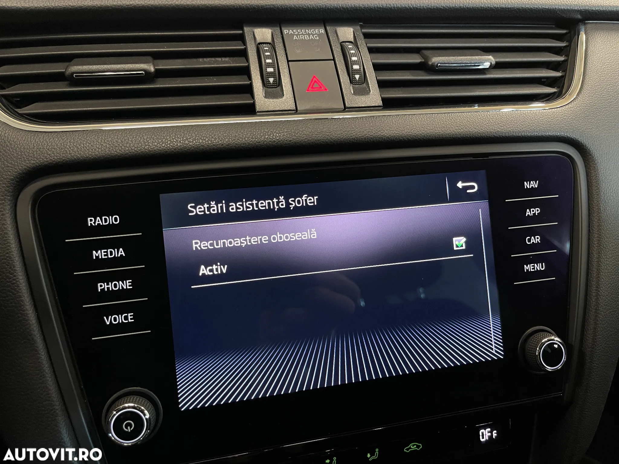Skoda Octavia Combi 2.0 TDI DSG Style - 17