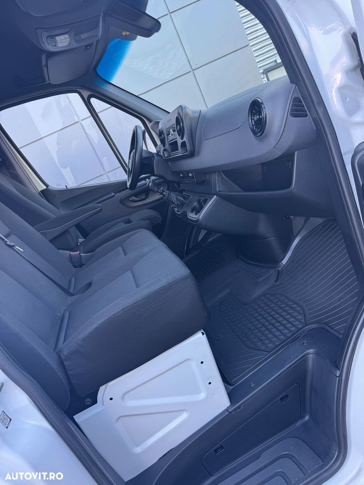Mercedes-Benz Sprinter - 35