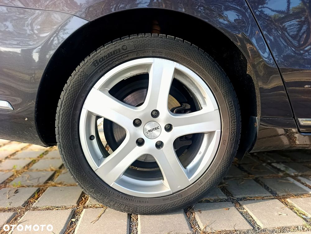 Volkswagen Passat - 34