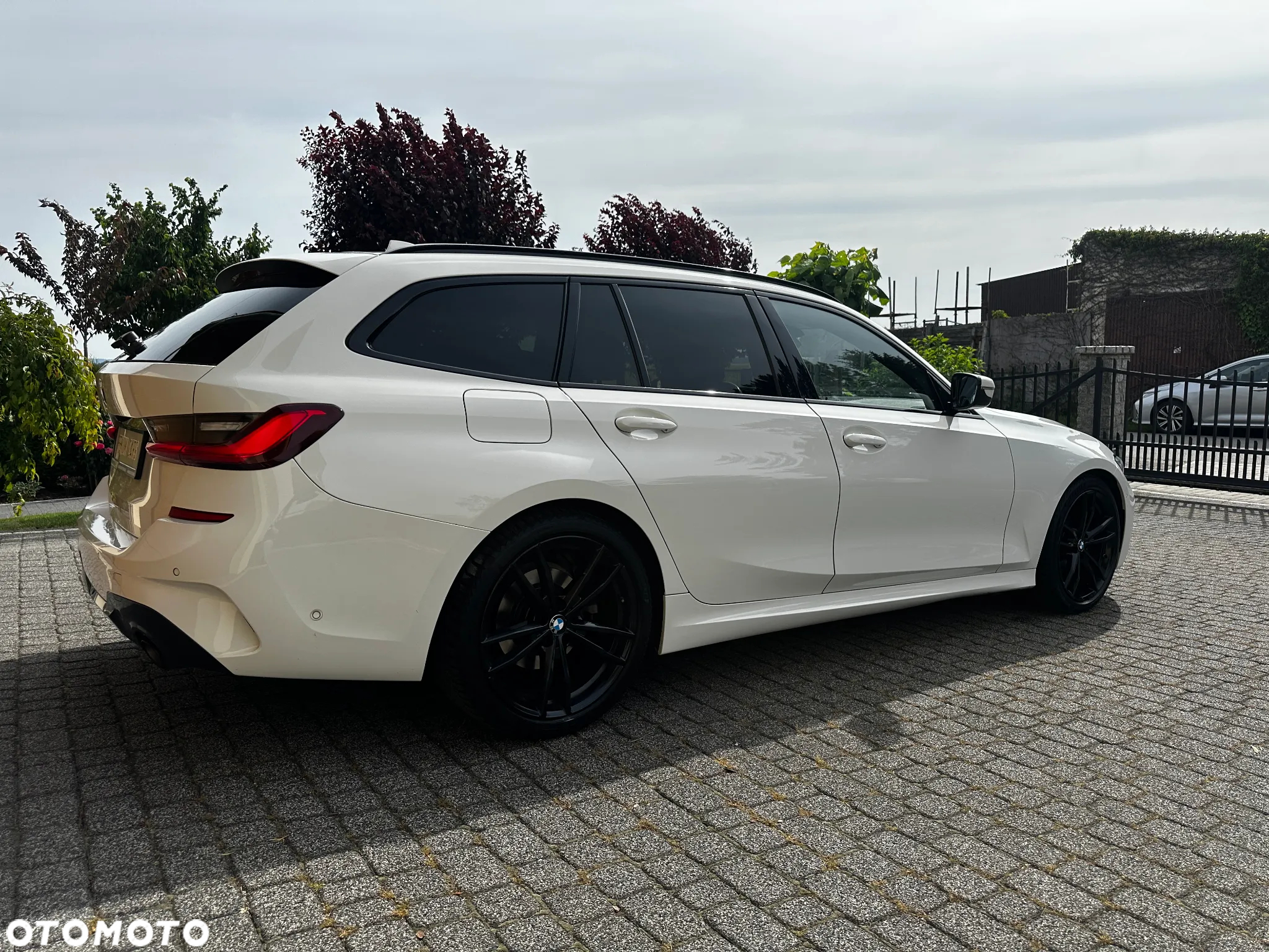 BMW Seria 3 318d Touring Edition M Sport Shadow - 12