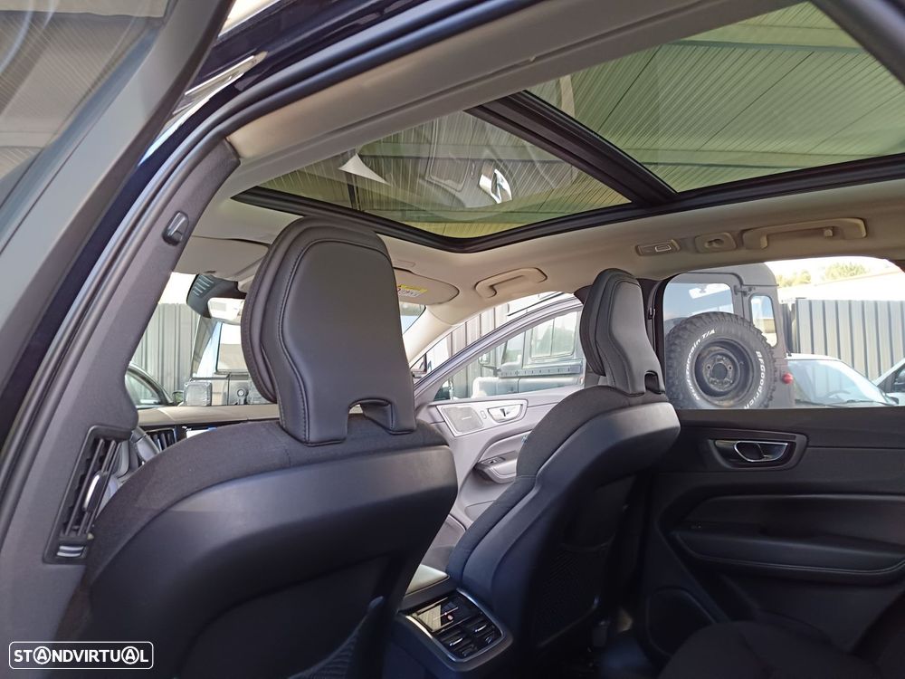 Volvo XC 60 2.0 B4 Momentum Plus Geartronic - 32