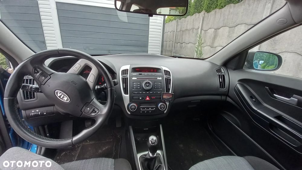 Kia Ceed - 8