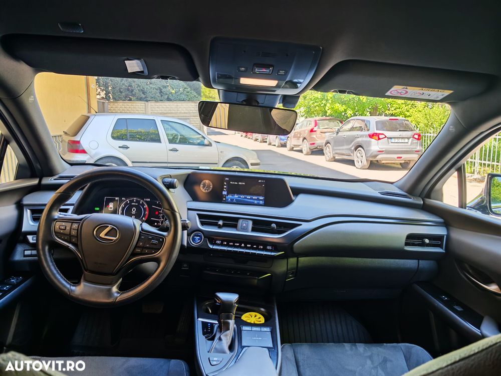 Lexus UX 250h Business Edition - 11