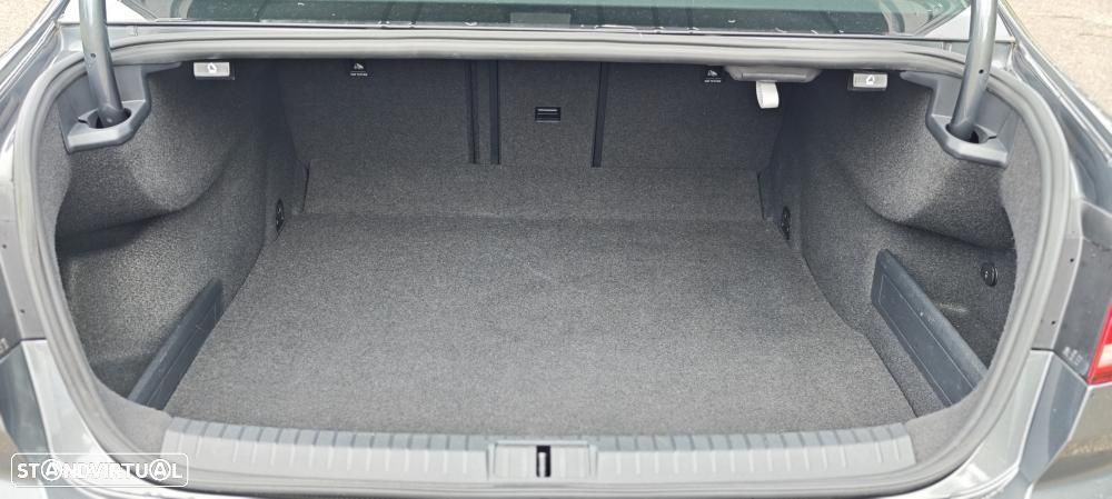 VW Passat 1.6 TDI Confortline - 41