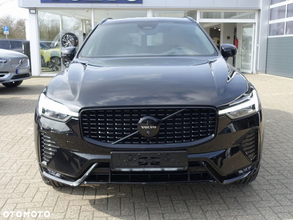 Volvo XC 60 B5 B AWD Plus Black Edition - 4