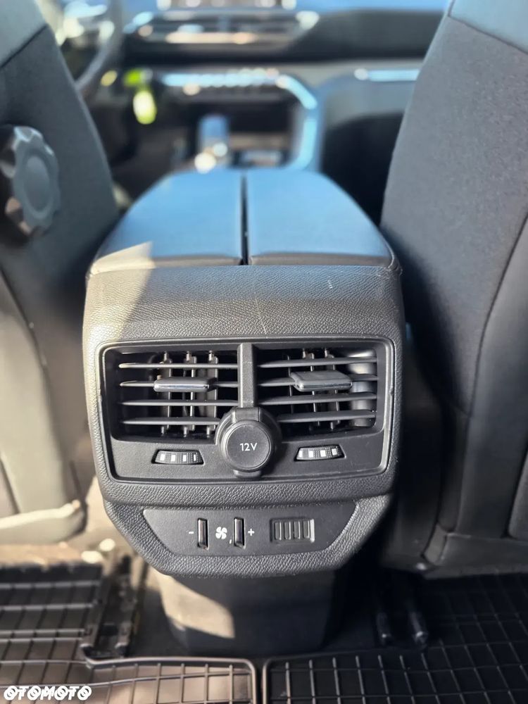 Peugeot 5008 1.5 BlueHDI Allure S&S EAT8 - 26