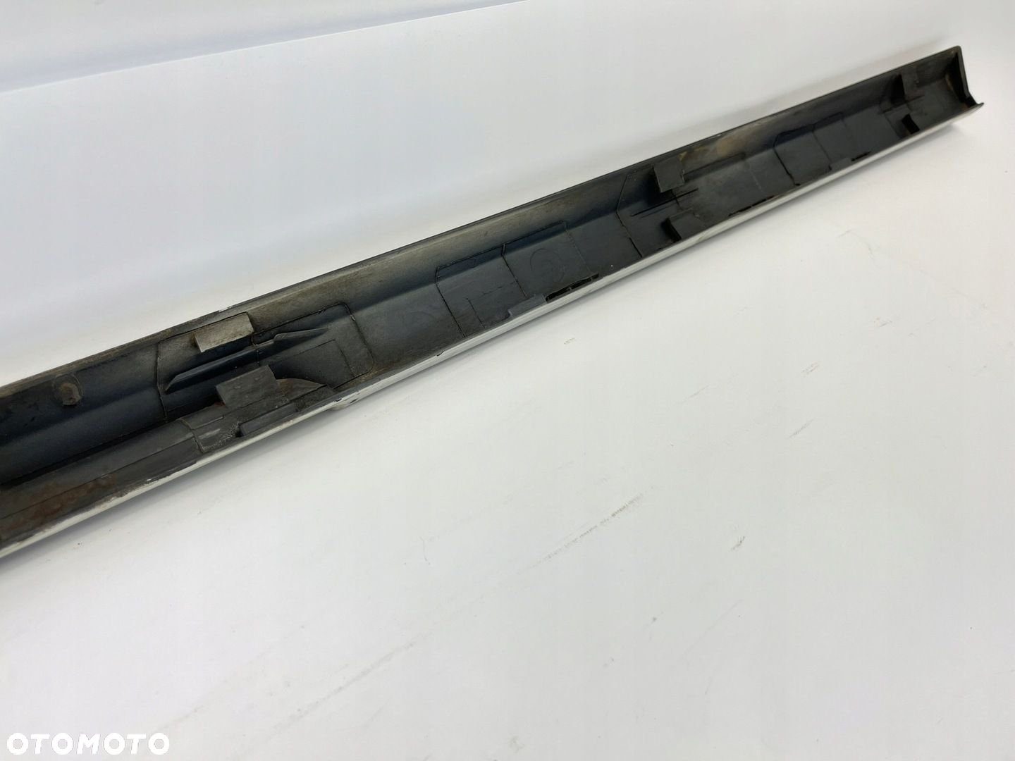 LISTWA DOLNA KLAPY POKRYWY BAGAŻNIKA MERCEDES W124 KOMBI 1247430393 85-89R - 11